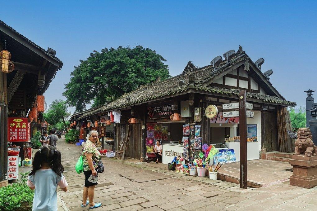 主打“出其不意”!AI扩图到底有多离谱